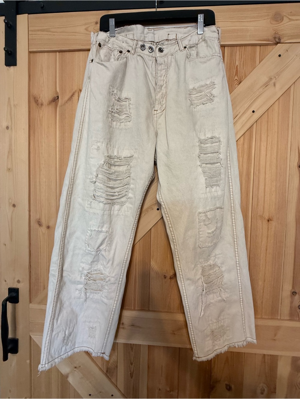Relaxed Fit Distressed Women’s Jeans in cream
